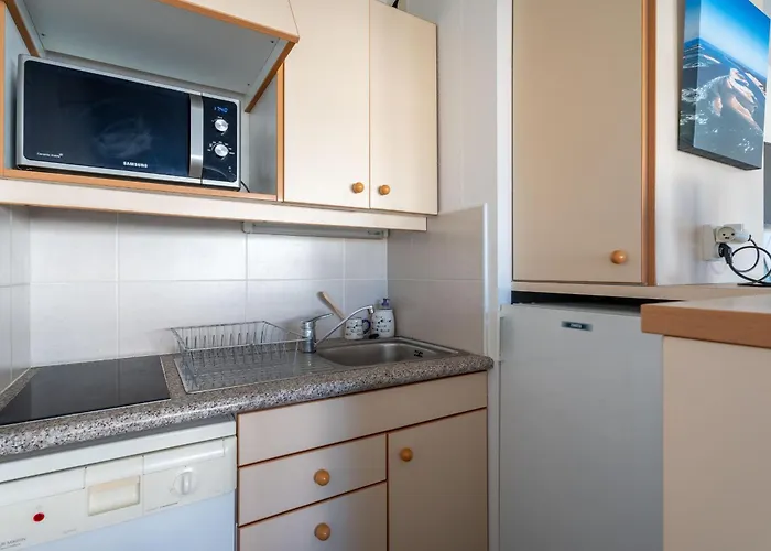 Calme Proche Avec Parking Securise Et Balcon - - Fr-1-319-547 Apartment